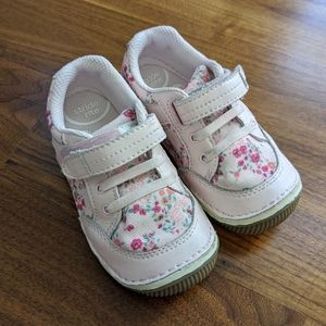 8.5 Stride rite girl shoes